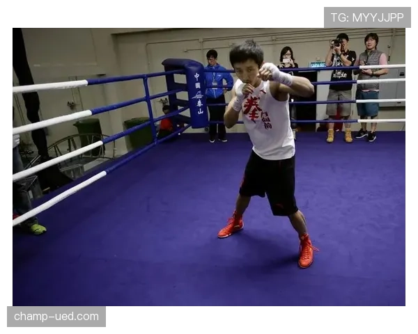 假如邹市明进了娱乐圈，热搜第一条肯定不是拳击，是他赛后那种让普通人怀疑人生的生活方式